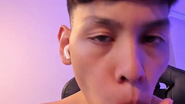 Snapshot of zeus_blaze chatting on September 27, 2025, 8:37 pm zeus blaze online show from September 27, 2025, 8:37 pm