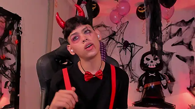 Snapshot of zeus_blaze chatting on October 4, 2025, 5:53 am zeus blaze online show from October 4, 2025, 5:53 am