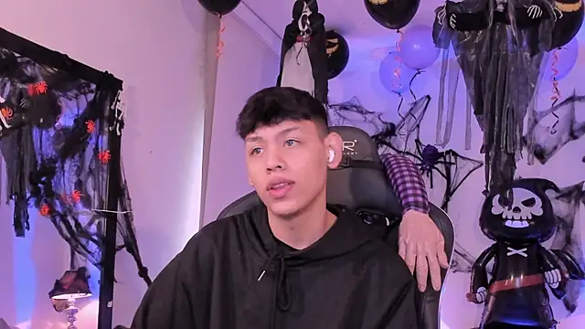 Snapshot of zeus_blaze chatting on October 6, 2025, 12:17 pm zeus blaze online show from October 6, 2025, 12:17 pm