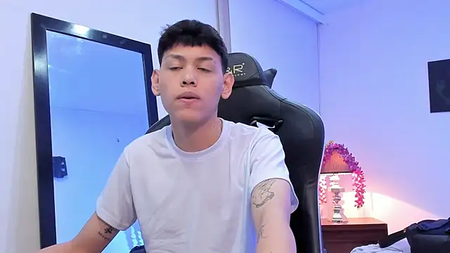 Snapshot of zeus_blaze chatting on September 18, 2025, 3:37 pm zeus blaze online show from September 18, 2025, 3:37 pm