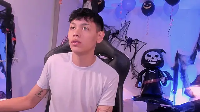 Snapshot of zeus_blaze chatting on October 18, 2025, 11:45 am zeus blaze online show from October 18, 2025, 11:45 am