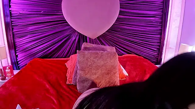 Snapshot of Lushi_Love chatting on October 8, 2025, 7:58 pm Lushi Love online show from October 8, 2025, 7:58 pm