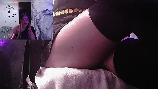 Snapshot of Skarleth_Diaz chatting on October 31, 2025, 4:42 am Skarleth Diaz online show from October 31, 2025, 4:42 am