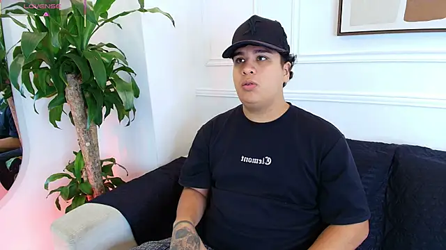 Snapshot of Naim_Bennetsex chatting on October 1, 2025, 6:01 pm Naim Bennetsex online show from October 1, 2025, 6:01 pm