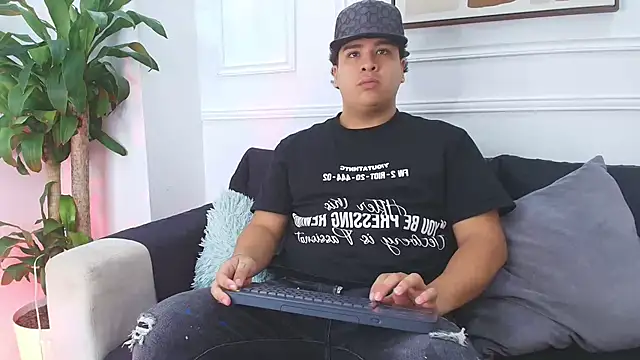 Snapshot of Naim_Bennetsex chatting on October 15, 2025, 6:27 pm Naim Bennetsex online show from October 15, 2025, 6:27 pm