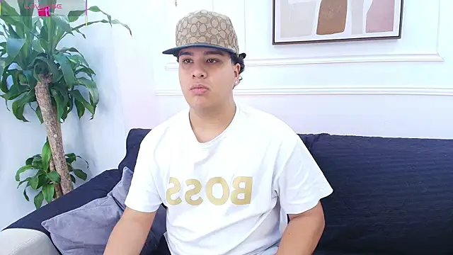 Snapshot of Naim_Bennetsex chatting on October 6, 2025, 6:30 pm Naim Bennetsex online show from October 6, 2025, 6:30 pm