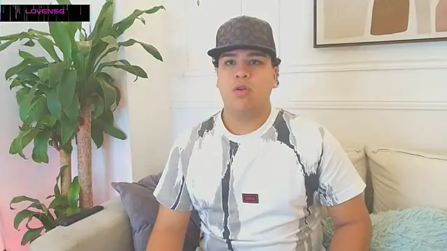 Snapshot of Naim_Bennetsex chatting on October 24, 2025, 6:40 pm Naim Bennetsex online show from October 24, 2025, 6:40 pm