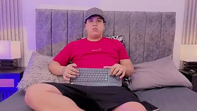 Snapshot of Naim_Bennetsex chatting on September 18, 2025, 4:32 pm Naim Bennetsex online show from September 18, 2025, 4:32 pm