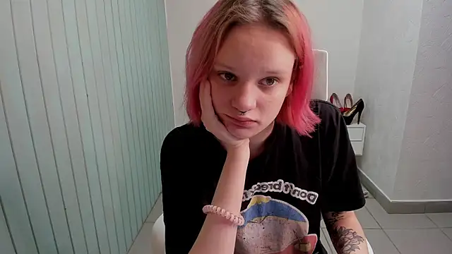 Snapshot of Elieiza_xo chatting on September 19, 2025, 4:05 am Elieiza xo online show from September 19, 2025, 4:05 am