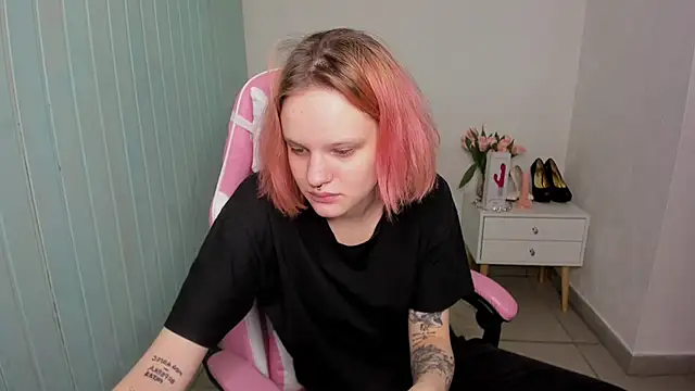 Snapshot of Elieiza_xo chatting on October 4, 2025, 10:06 am Elieiza xo online show from October 4, 2025, 10:06 am