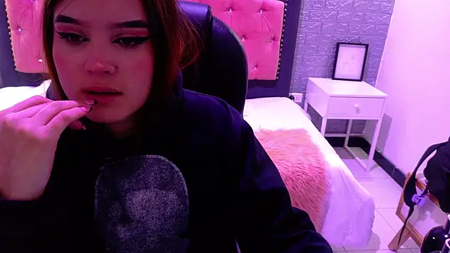 Snapshot of Natalie_loffreda chatting on October 3, 2025, 2:48 am Natalie loffreda online show from October 3, 2025, 2:48 am