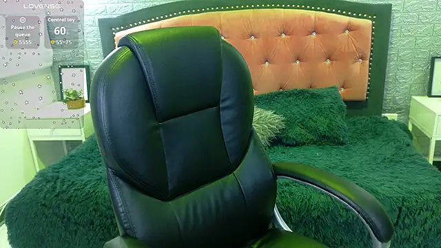 Natalie loffreda online show from November 11, 2025, 3:45 am