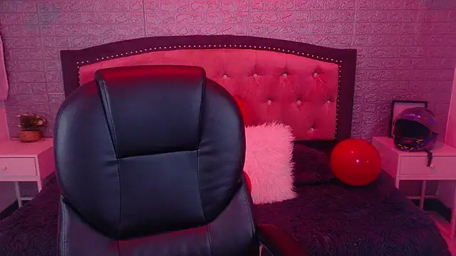 Natalie loffreda online show from February 27, 2026, 9:14 pm