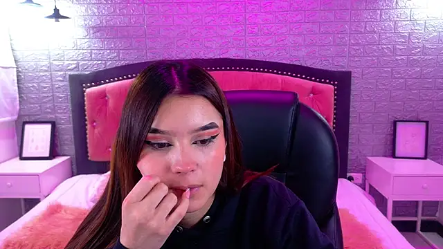 Snapshot of Natalie_loffreda chatting on October 6, 2025, 3:08 am Natalie loffreda online show from October 6, 2025, 3:08 am