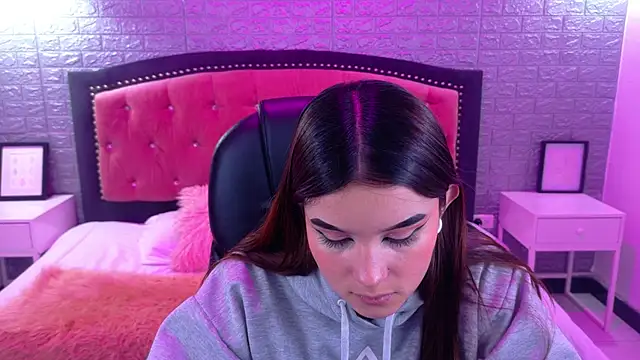 Snapshot of Natalie_loffreda chatting on October 7, 2025, 2:56 am Natalie loffreda online show from October 7, 2025, 2:56 am