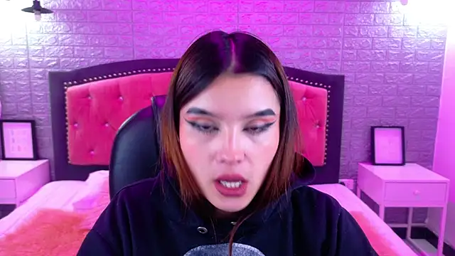 Snapshot of Natalie_loffreda chatting on October 15, 2025, 3:05 am Natalie loffreda online show from October 15, 2025, 3:05 am