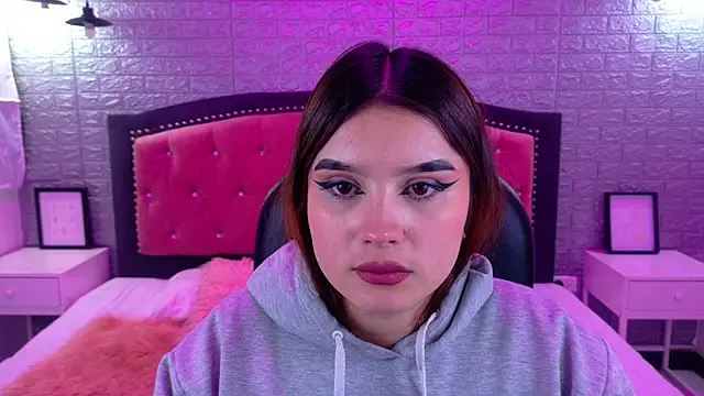 Snapshot of Natalie_loffreda chatting on October 13, 2025, 7:48 pm Natalie loffreda online show from October 13, 2025, 7:48 pm