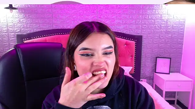 Snapshot of Natalie_loffreda chatting on September 25, 2025, 2:50 am Natalie loffreda online show from September 25, 2025, 2:50 am