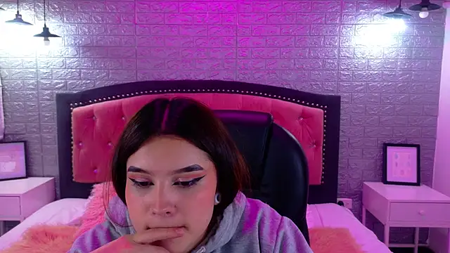 Snapshot of Natalie_loffreda chatting on September 20, 2025, 3:00 am Natalie loffreda online show from September 20, 2025, 3:00 am