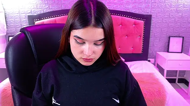 Snapshot of Natalie_loffreda chatting on October 4, 2025, 2:57 am Natalie loffreda online show from October 4, 2025, 2:57 am