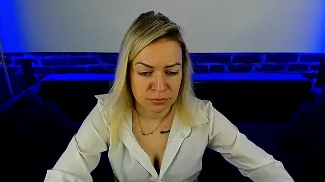 Anna Snows online show from October 23, 2025, 5:39 am