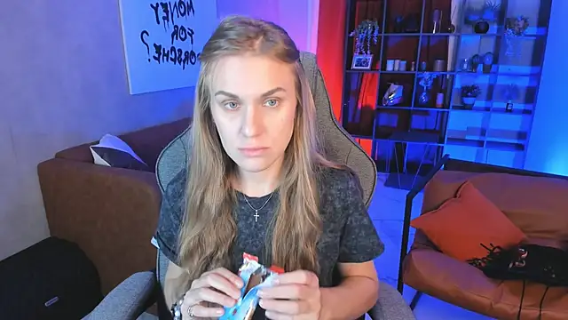 VanessaMates online show from October 17, 2025, 5:44 am