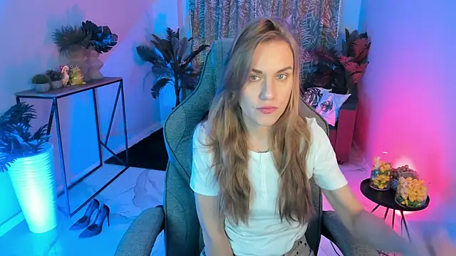 VanessaMates online show from October 14, 2025, 5:41 am