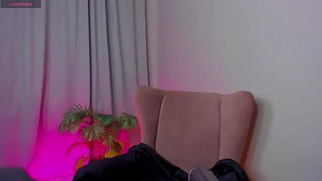 Snapshot of Ann_Perry chatting on October 10, 2025, 2:23 am Ann Perry online show from October 10, 2025, 2:23 am