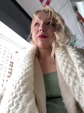 EveLittleSinner online show from October 13, 2025, 9:00 am