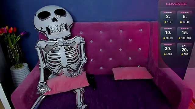 Snapshot of Emma__Ross chatting on October 30, 2025, 2:32 am Emma  Ross online show from October 30, 2025, 2:32 am