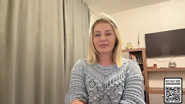 Snapshot of Blondie_xoxoxo chatting on October 4, 2025, 5:25 pm Blondie xoxoxo online show from October 4, 2025, 5:25 pm