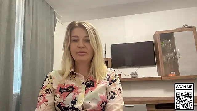 Snapshot of Blondie_xoxoxo chatting on October 2, 2025, 6:50 am Blondie xoxoxo online show from October 2, 2025, 6:50 am