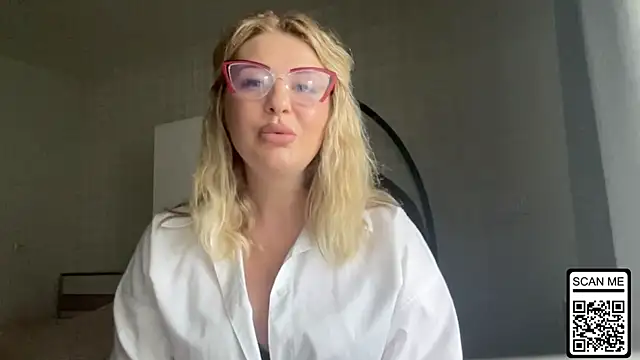 Snapshot of Blondie_xoxoxo chatting on June 26, 2026, 10:54 am Blondie xoxoxo online show from June 26, 2026, 10:54 am