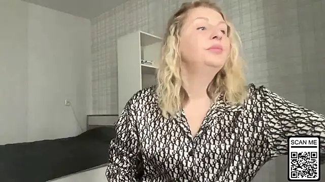 Snapshot of Blondie_xoxoxo chatting on February 25, 2026, 10:15 am Blondie xoxoxo online show from February 25, 2026, 10:15 am