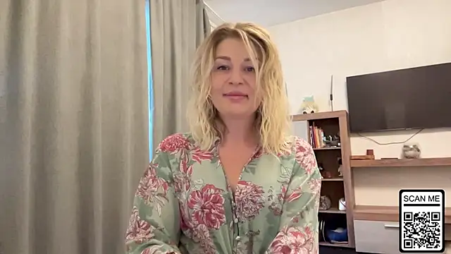 Snapshot of Blondie_xoxoxo chatting on October 5, 2025, 7:54 am Blondie xoxoxo online show from October 5, 2025, 7:54 am