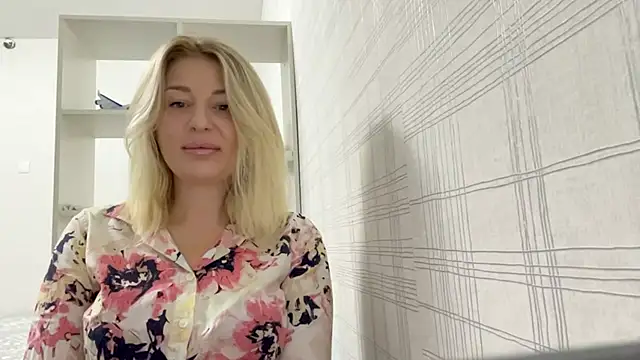 Snapshot of Blondie_xoxoxo chatting on September 23, 2025, 5:58 am Blondie xoxoxo online show from September 23, 2025, 5:58 am