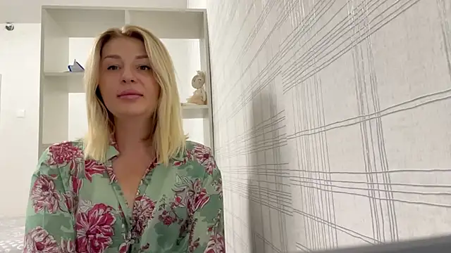 Snapshot of Blondie_xoxoxo chatting on September 29, 2025, 9:38 am Blondie xoxoxo online show from September 29, 2025, 9:38 am