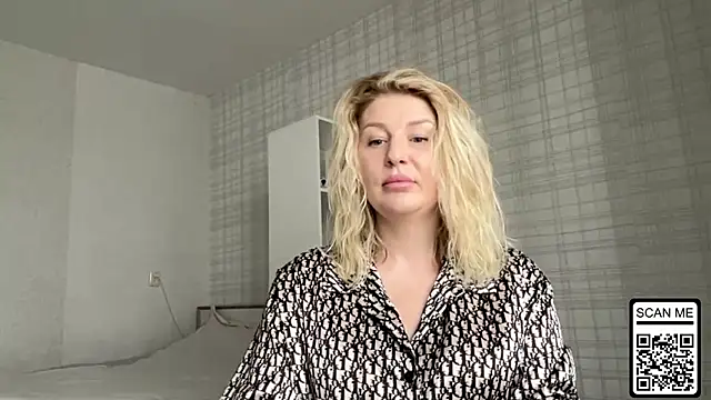 Snapshot of Blondie_xoxoxo chatting on February 12, 2026, 9:42 am Blondie xoxoxo online show from February 12, 2026, 9:42 am