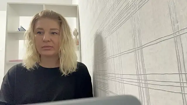 Snapshot of Blondie_xoxoxo chatting on September 25, 2025, 7:58 am Blondie xoxoxo online show from September 25, 2025, 7:58 am