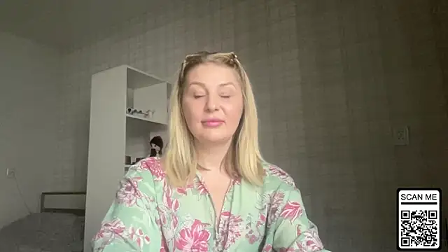 Snapshot of Blondie_xoxoxo chatting on February 6, 2026, 1:29 pm Blondie xoxoxo online show from February 6, 2026, 1:29 pm