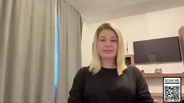 Snapshot of Blondie_xoxoxo chatting on October 7, 2025, 8:26 am Blondie xoxoxo online show from October 7, 2025, 8:26 am