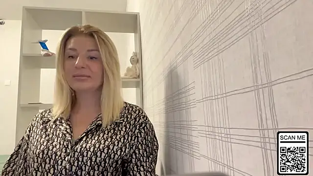 Snapshot of Blondie_xoxoxo chatting on October 14, 2025, 6:58 am Blondie xoxoxo online show from October 14, 2025, 6:58 am