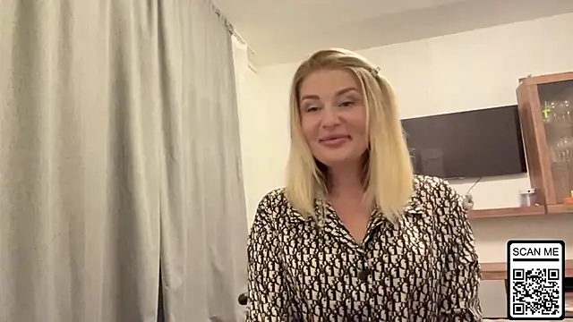 Snapshot of Blondie_xoxoxo chatting on October 11, 2025, 7:59 pm Blondie xoxoxo online show from October 11, 2025, 7:59 pm