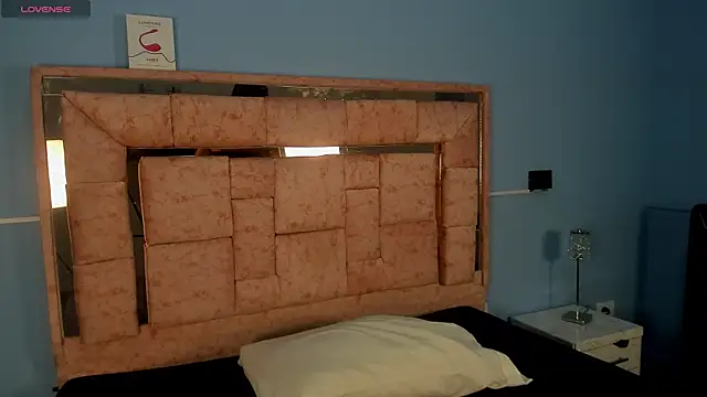 LICKY LOV online show from November 7, 2025, 3:11 am