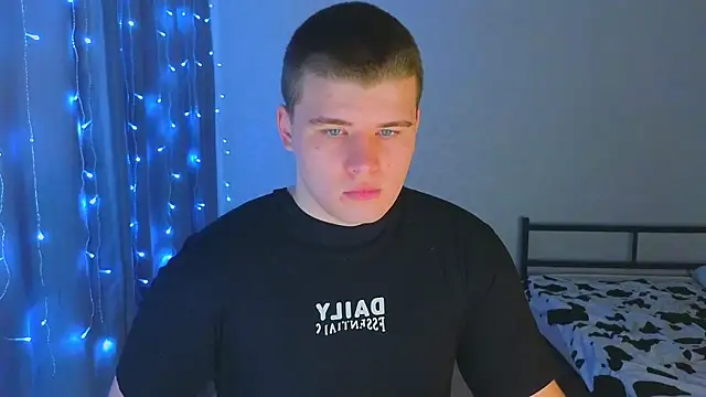 kittenmurr online show from November 27, 2025, 4:35 am