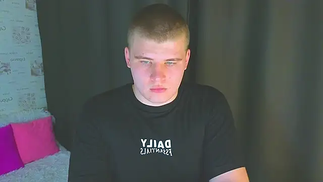 kittenmurr online show from October 8, 2025, 2:51 pm