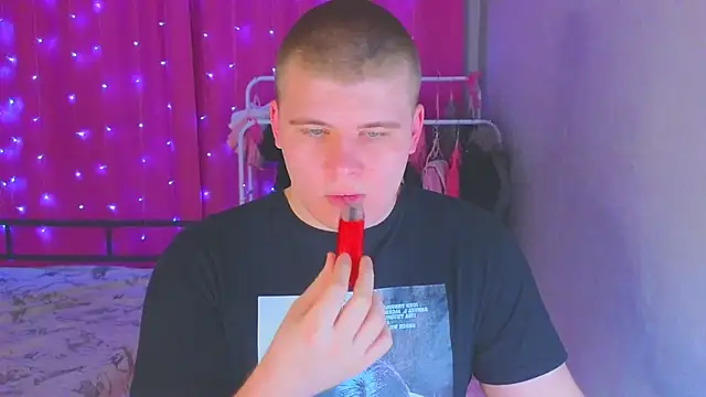 kittenmurr online show from February 22, 2026, 9:16 pm