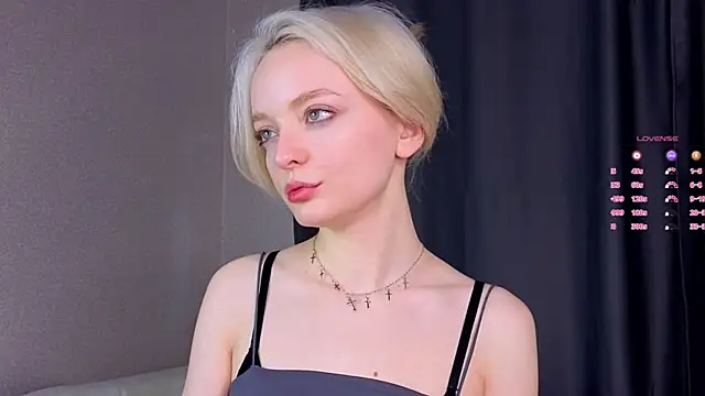 Snapshot of ShizukaBlanche chatting on October 11, 2025, 3:07 am ShizukaBlanche online show from October 11, 2025, 3:07 am