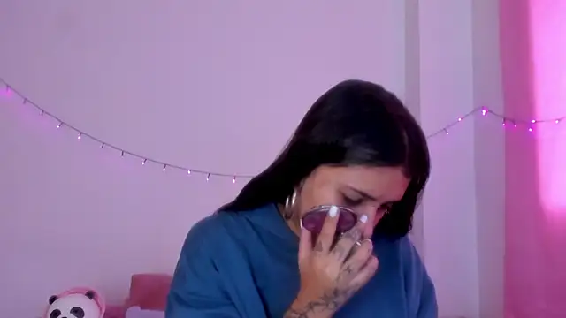 Snapshot of Abby_roussee chatting on October 6, 2025, 1:23 pm Abby roussee online show from October 6, 2025, 1:23 pm