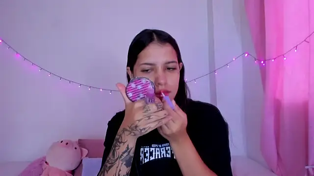 Snapshot of Abby_roussee chatting on September 30, 2025, 12:44 pm Abby roussee online show from September 30, 2025, 12:44 pm